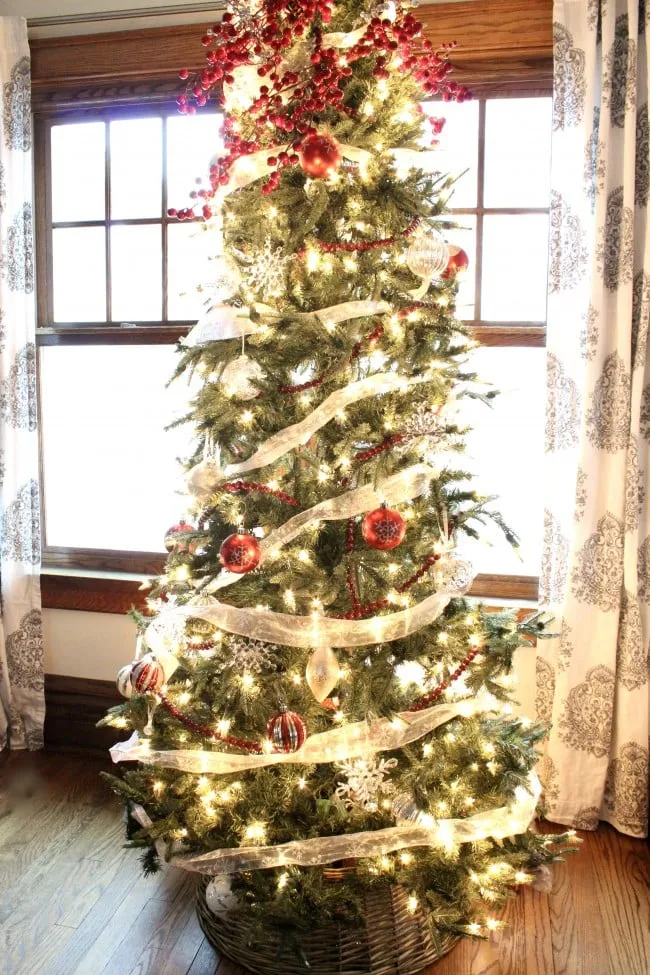 Christmas Trees - without tree skirts! - Momcrieff