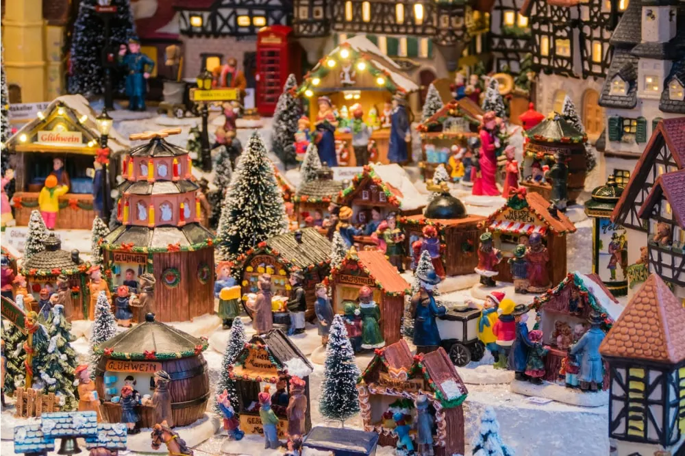 Christmas Villages: A Must-Have Decoration for Your Home - Holyart.com Blog