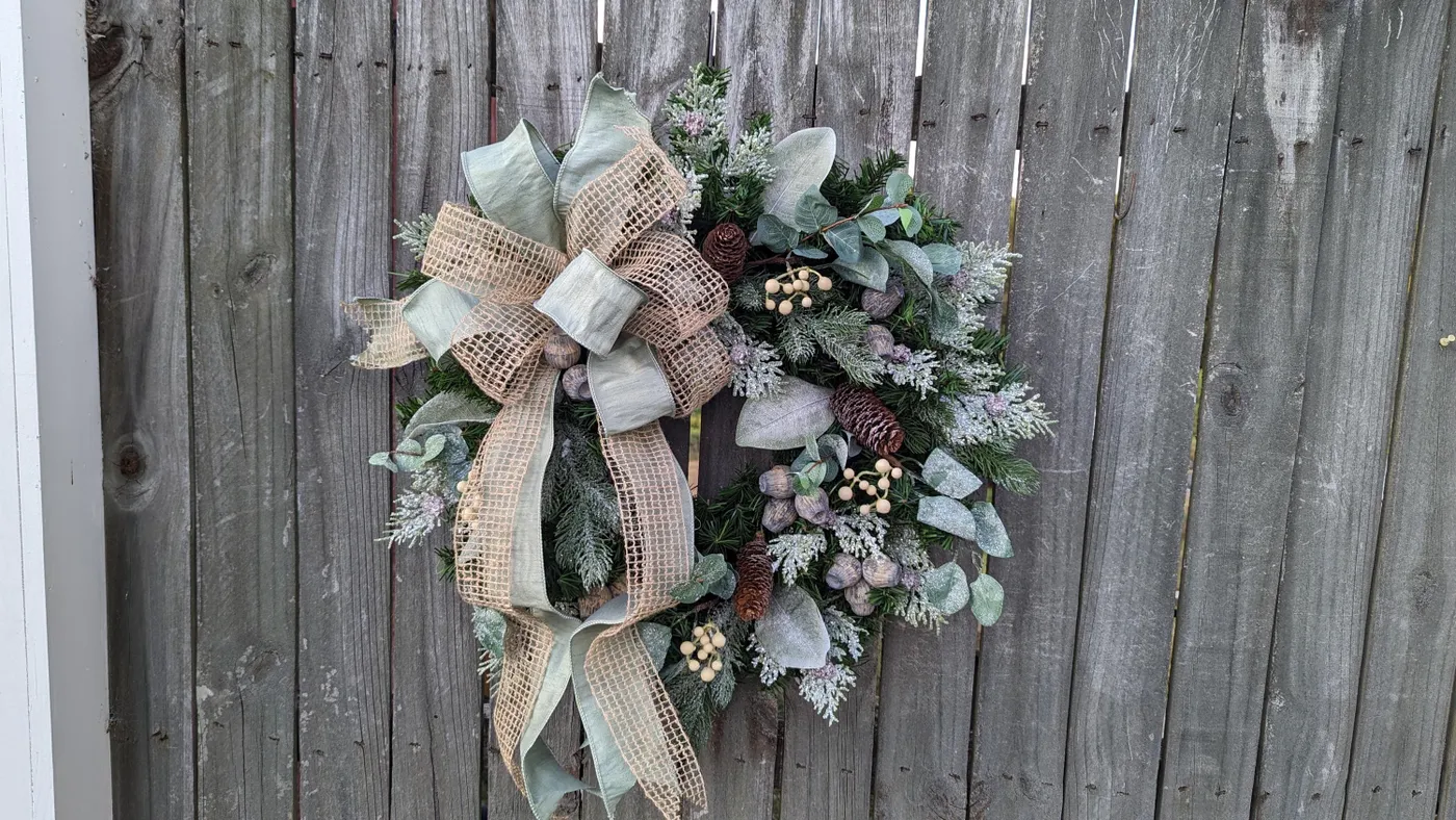 Christmas Wreath, Holiday Wreath, Sage Green/Bue Christmas Bow, Juniper  Eucalyptus Wreath, Front Door Wreath 375
