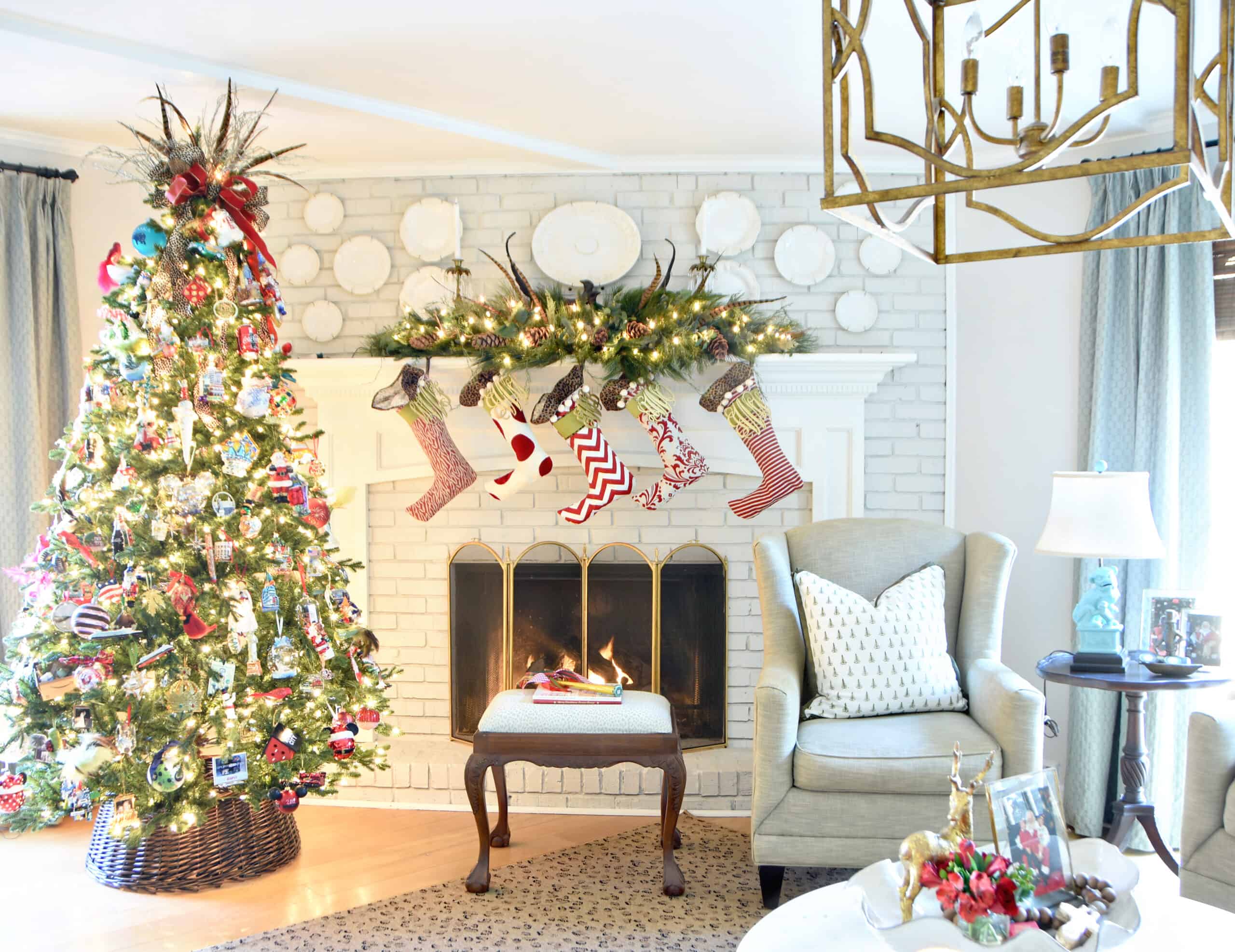 Classic Christmas Home Tour 2021 {Den + Powder Room} – Dixie Delights