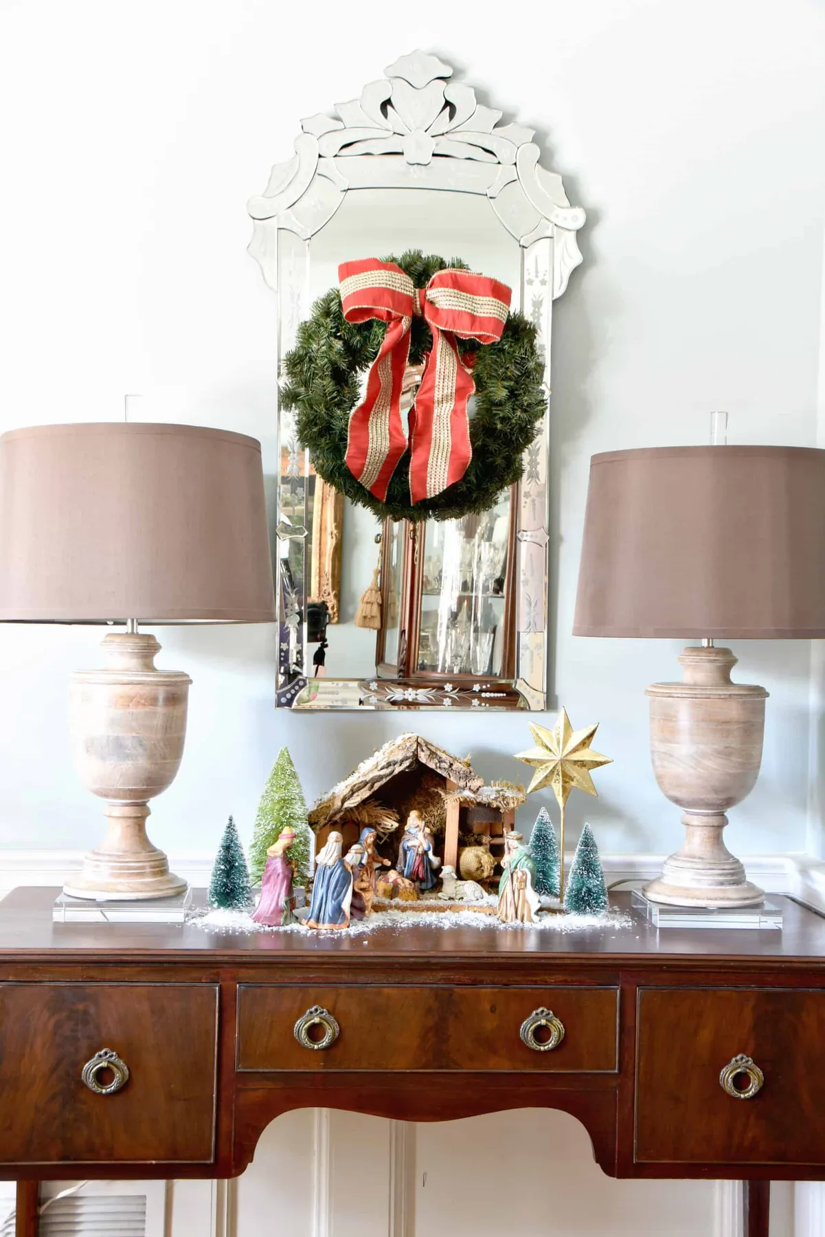 Classic Christmas Home Tour 2023 {Dining Room} – Dixie Delights