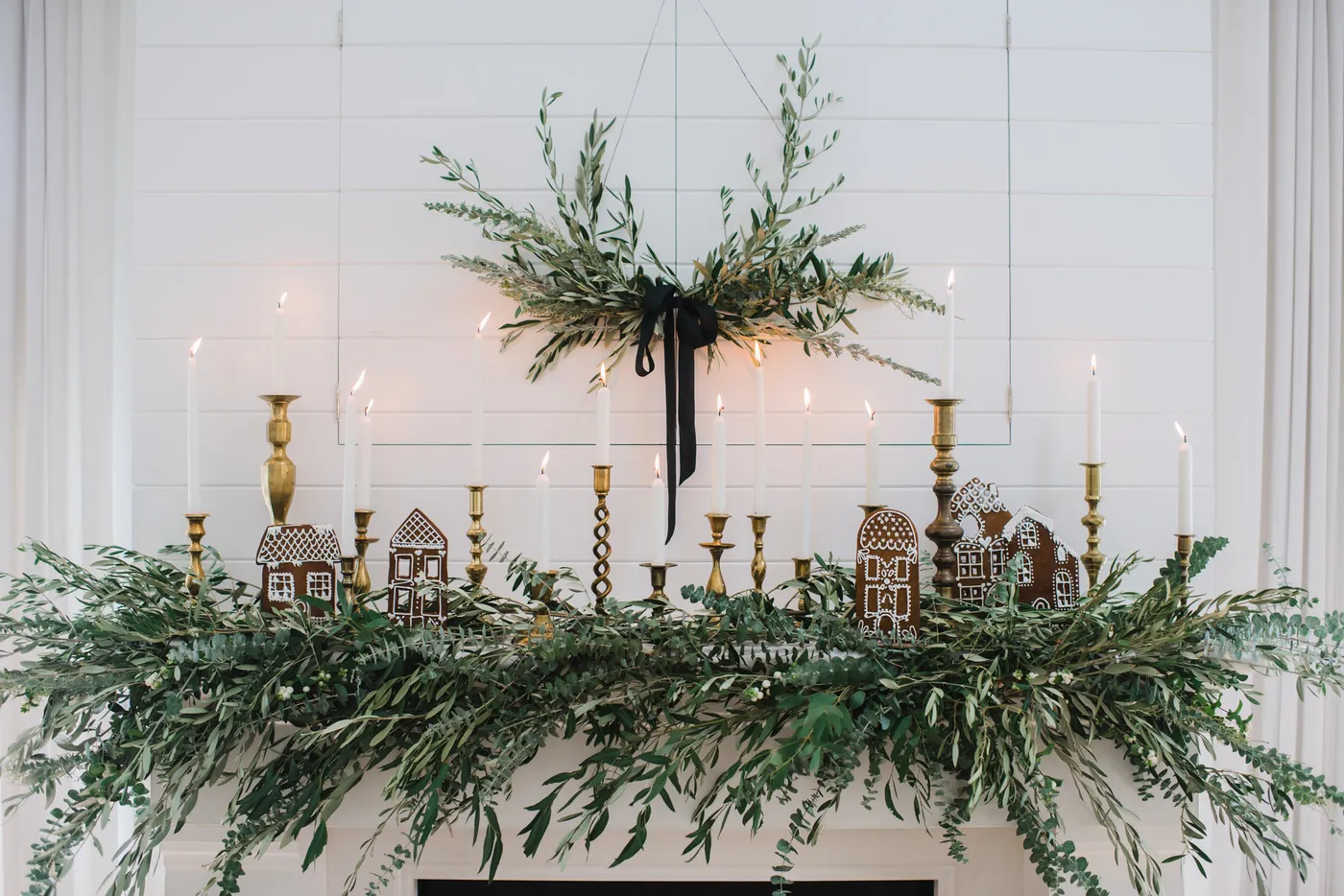 Comfort and Joy, a Guide to Your Fireplace - Monika Hibbs
