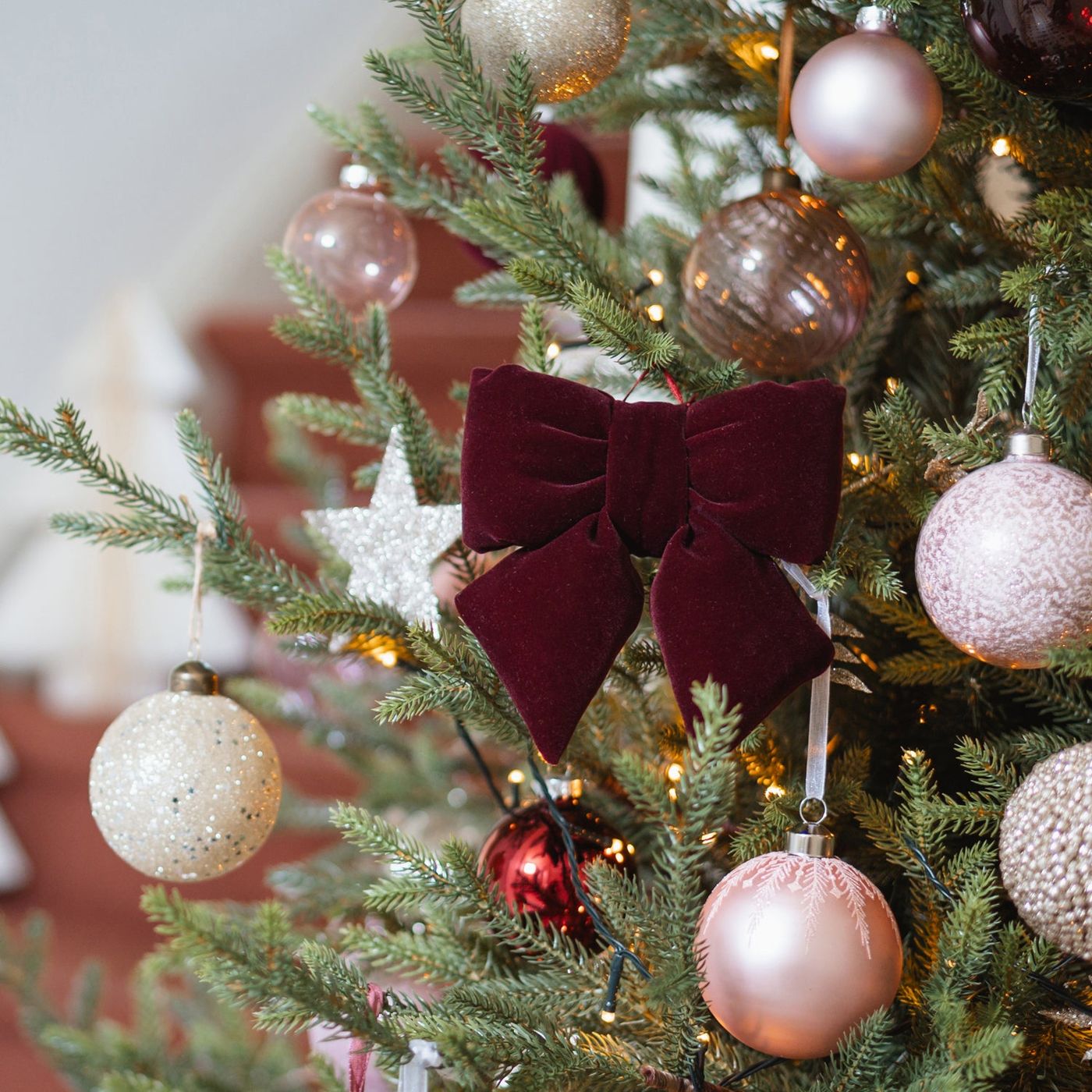 Dark red Christmas bow 14 x 16 cm | It's all about Christmas