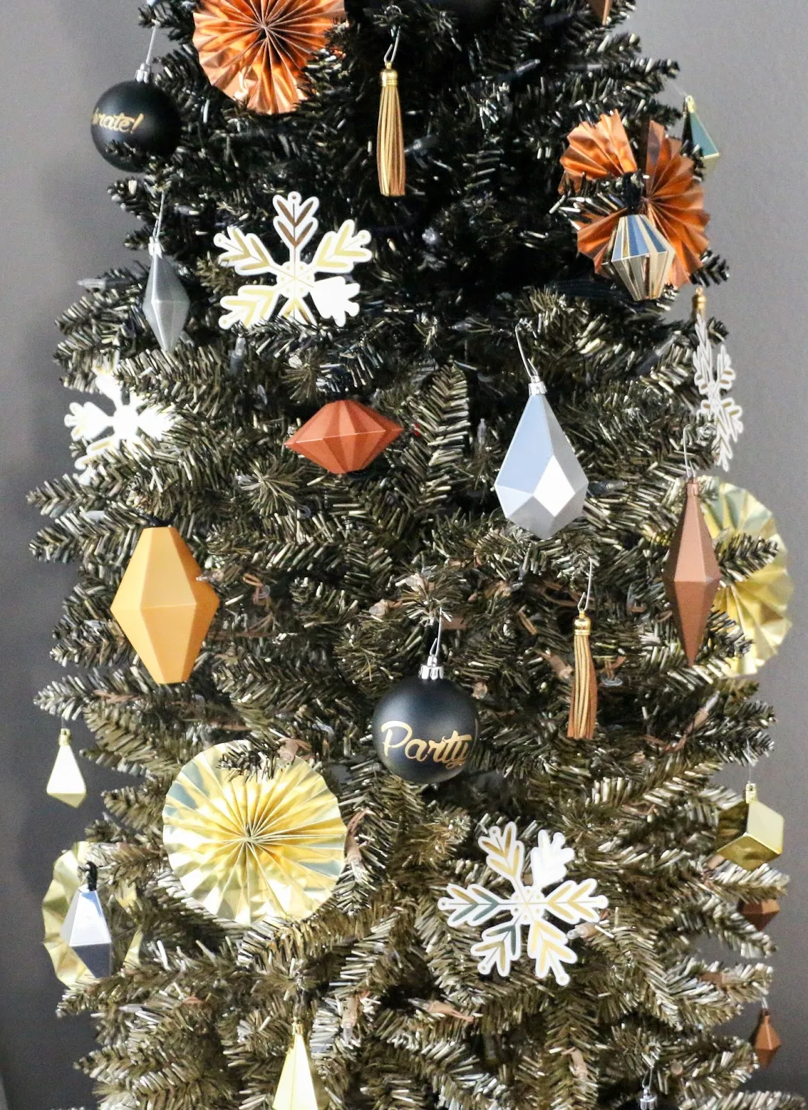 Decorate It - A Black and Gold Ombrè Tree - A Kailo Chic Life