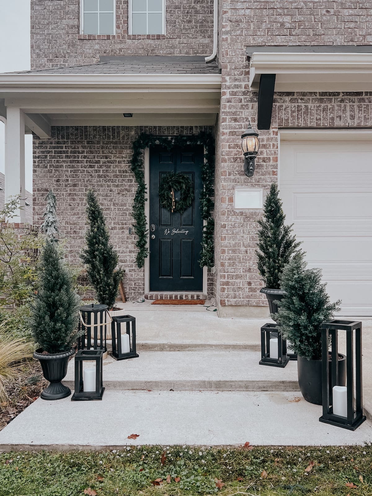 Decorating the Front Steps for Christmas – Love & Renovations