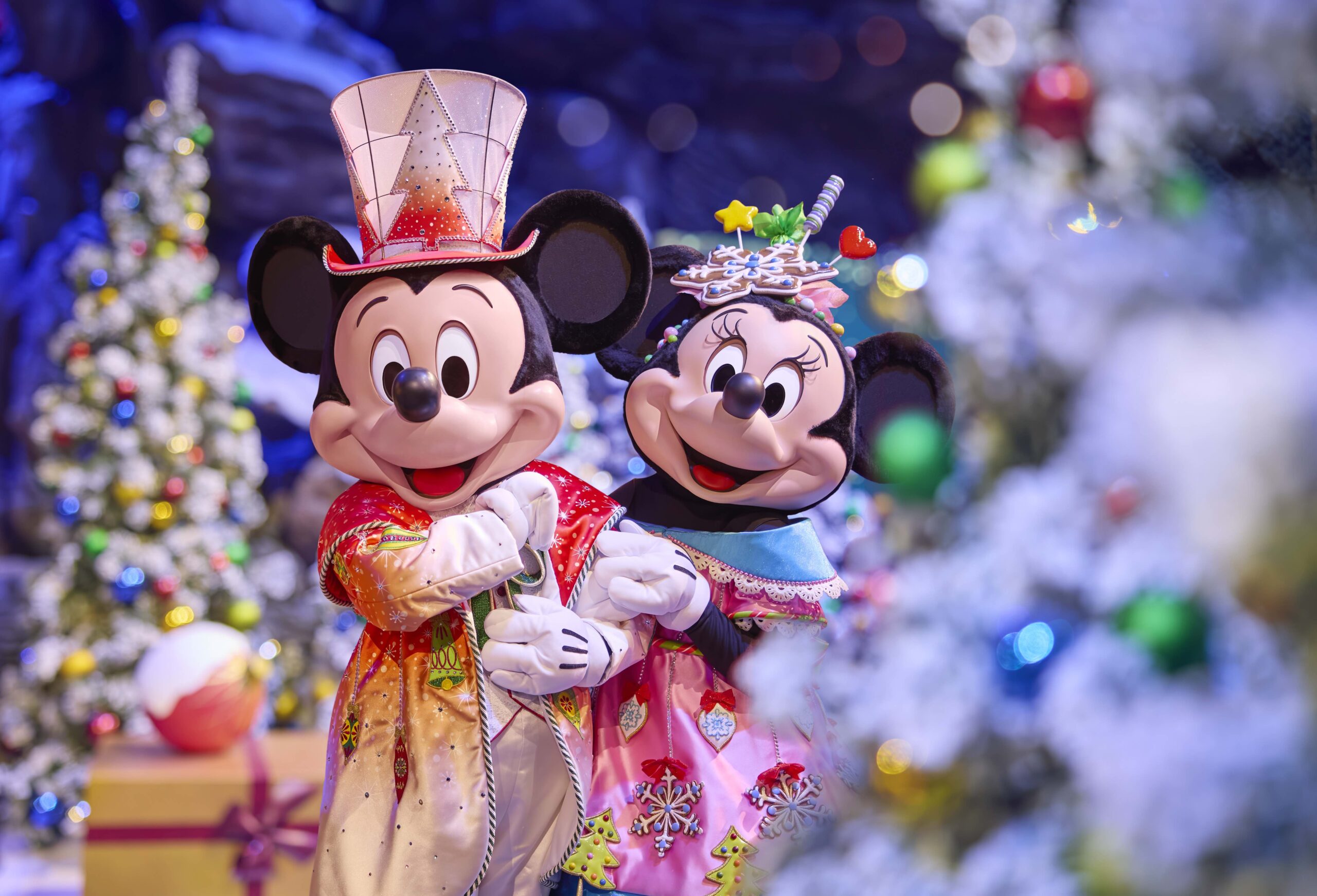 Disney Enchanted Christmas invites families and friends to celebrate the  magic of the holidays in a fairytale setting at Disneyland® Paris •  DisneylandParis News