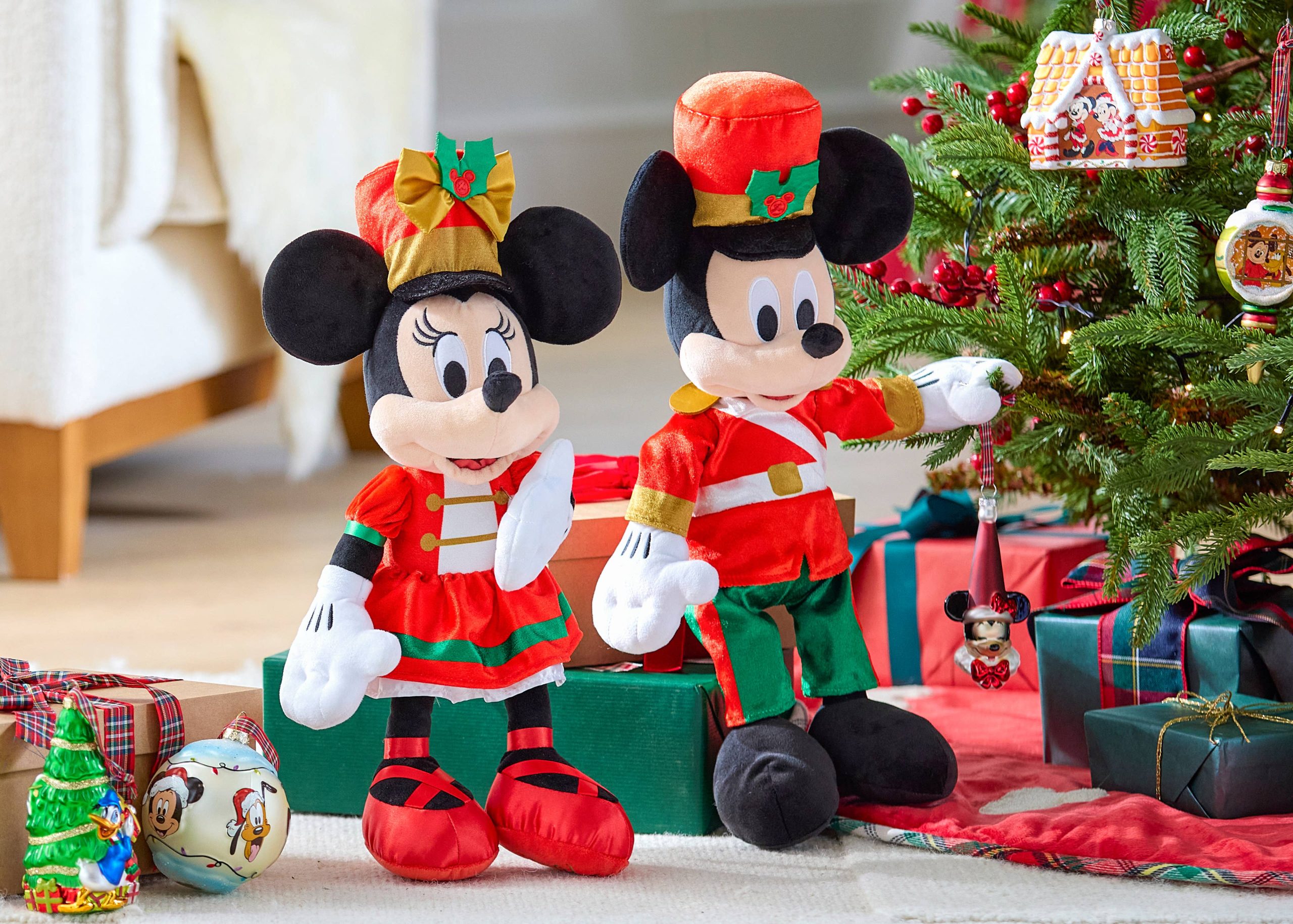 Disney Launches 2026 Christmas Collection Featuring Mickey and Minnie on  September 14 - AOL