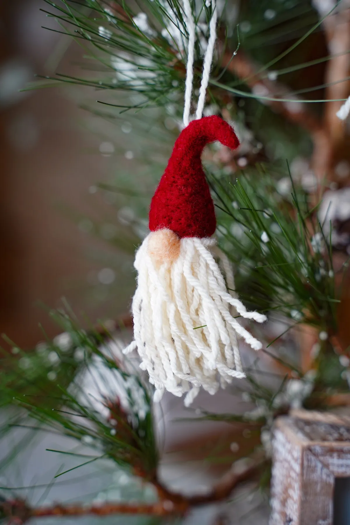 DIY Felt Christmas Ornaments that look adorable on your tree!