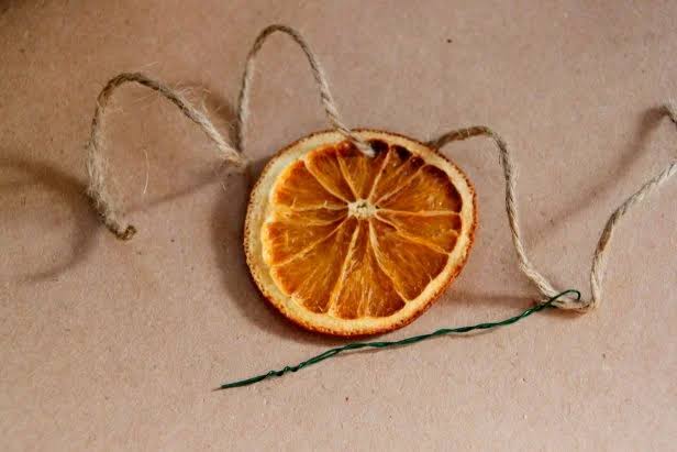 DIY Orange Garland | How to Make a Holiday Citrus Garland | HGTV