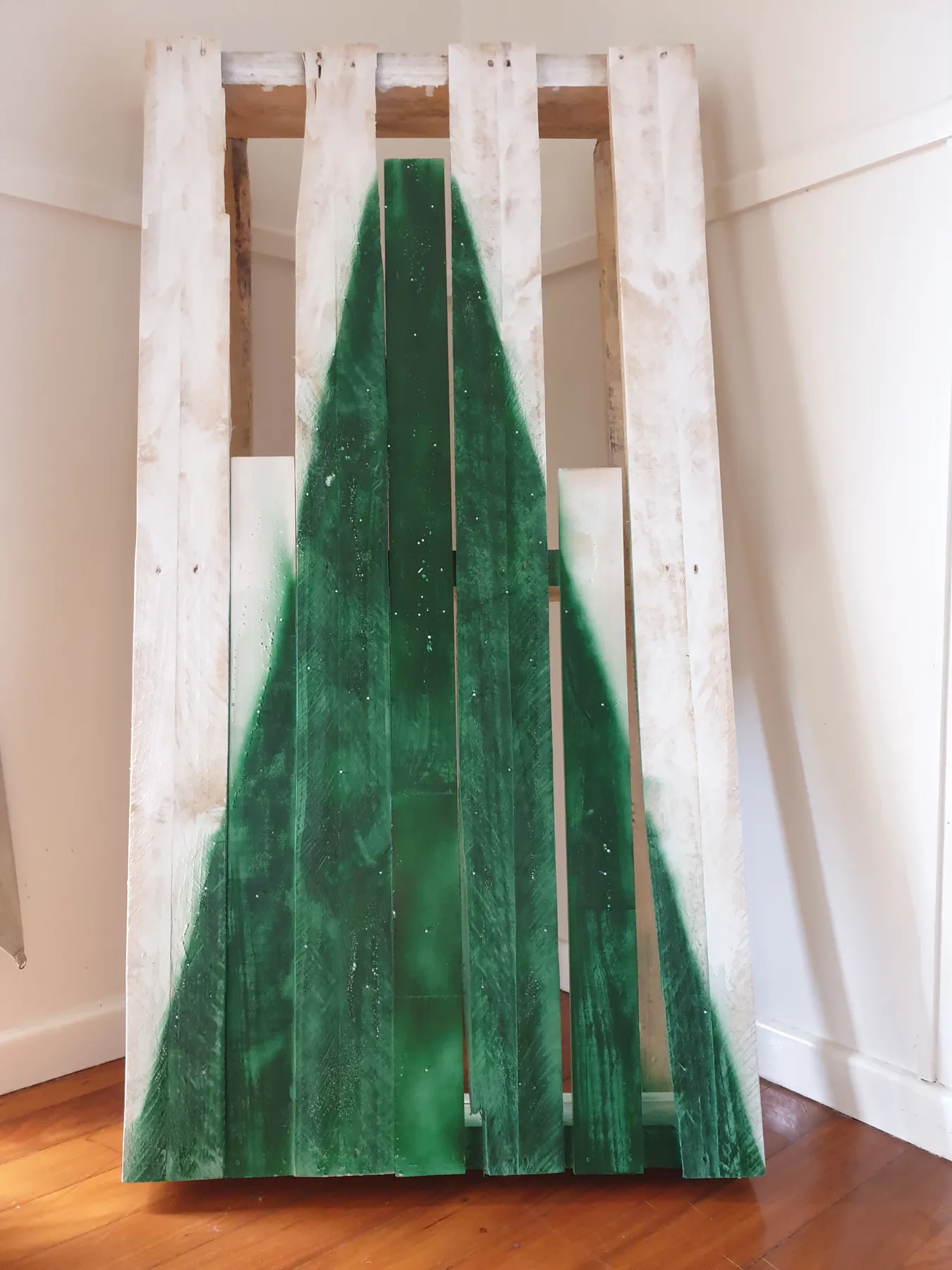 DIY Pallet Christmas Tree – Sustainability Queen