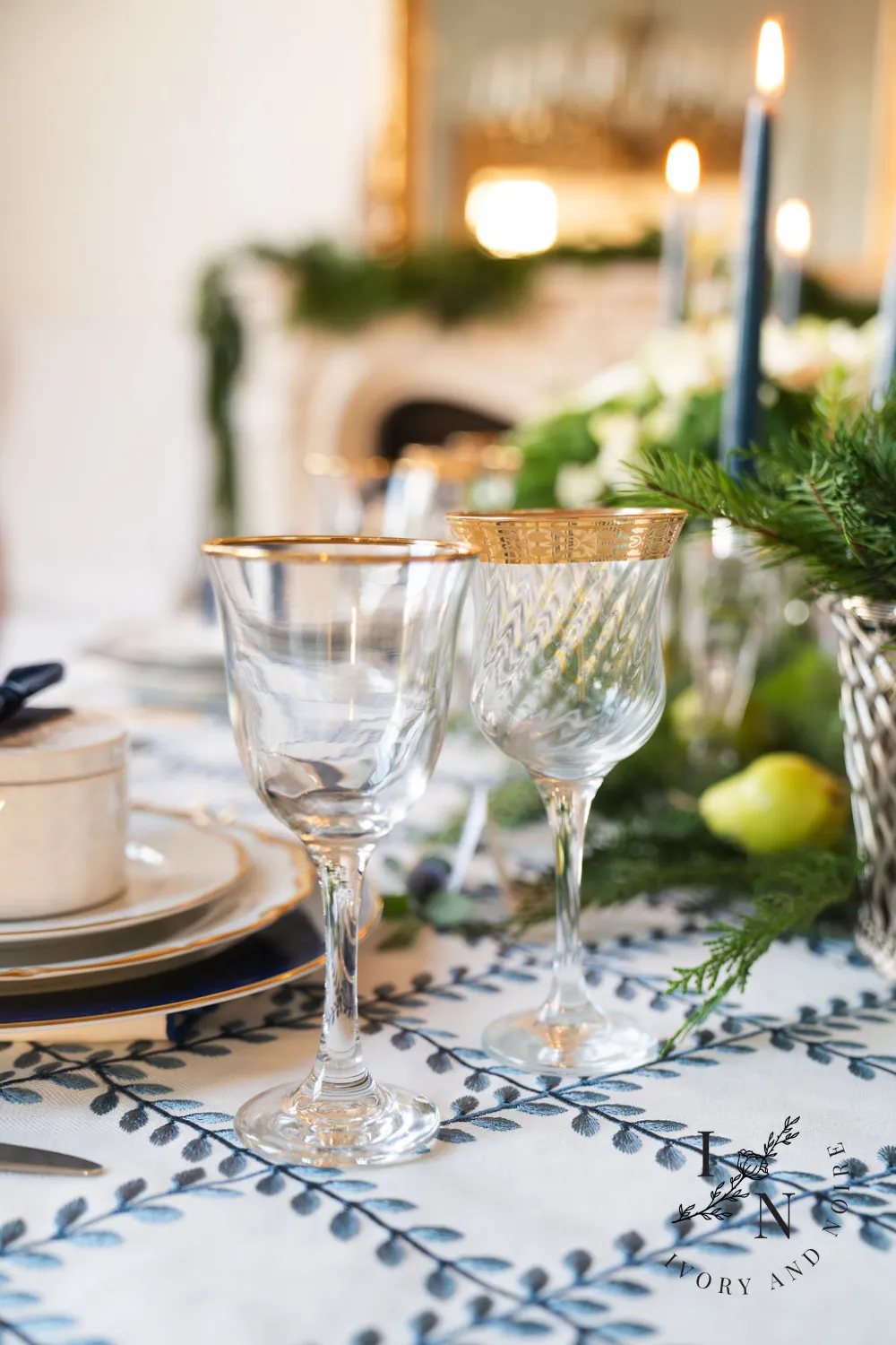 Elegant Blue and White Christmas Table Setting Inspiration