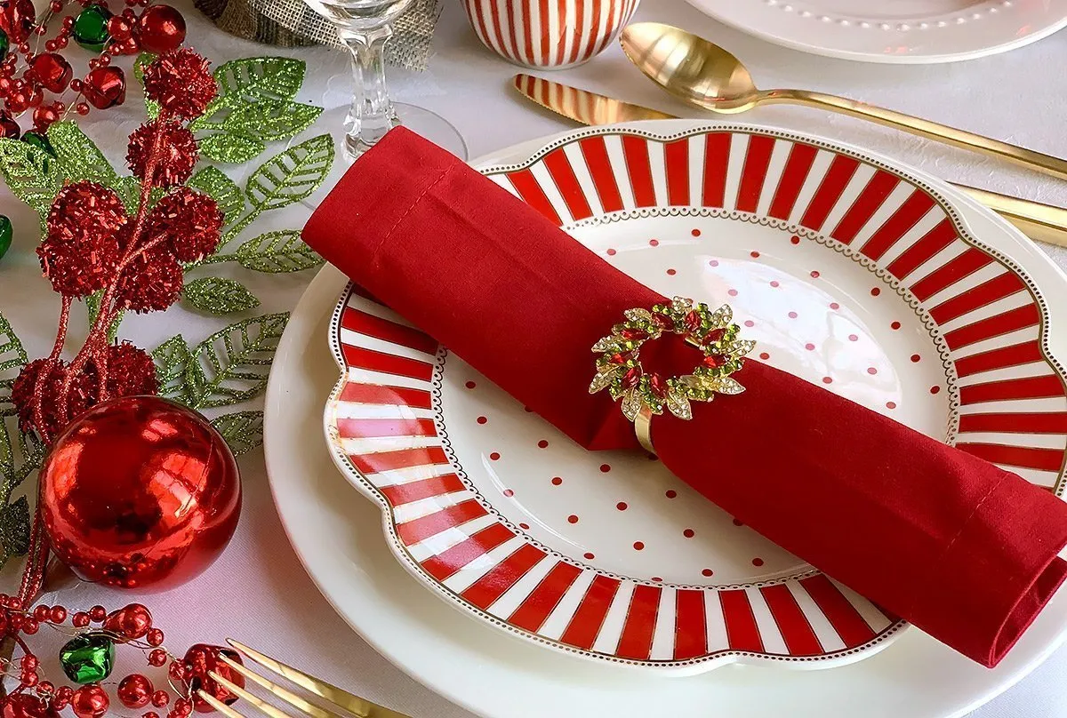 Elegant Christmas Table Ideas (Place Settings and Decor) - Bloom