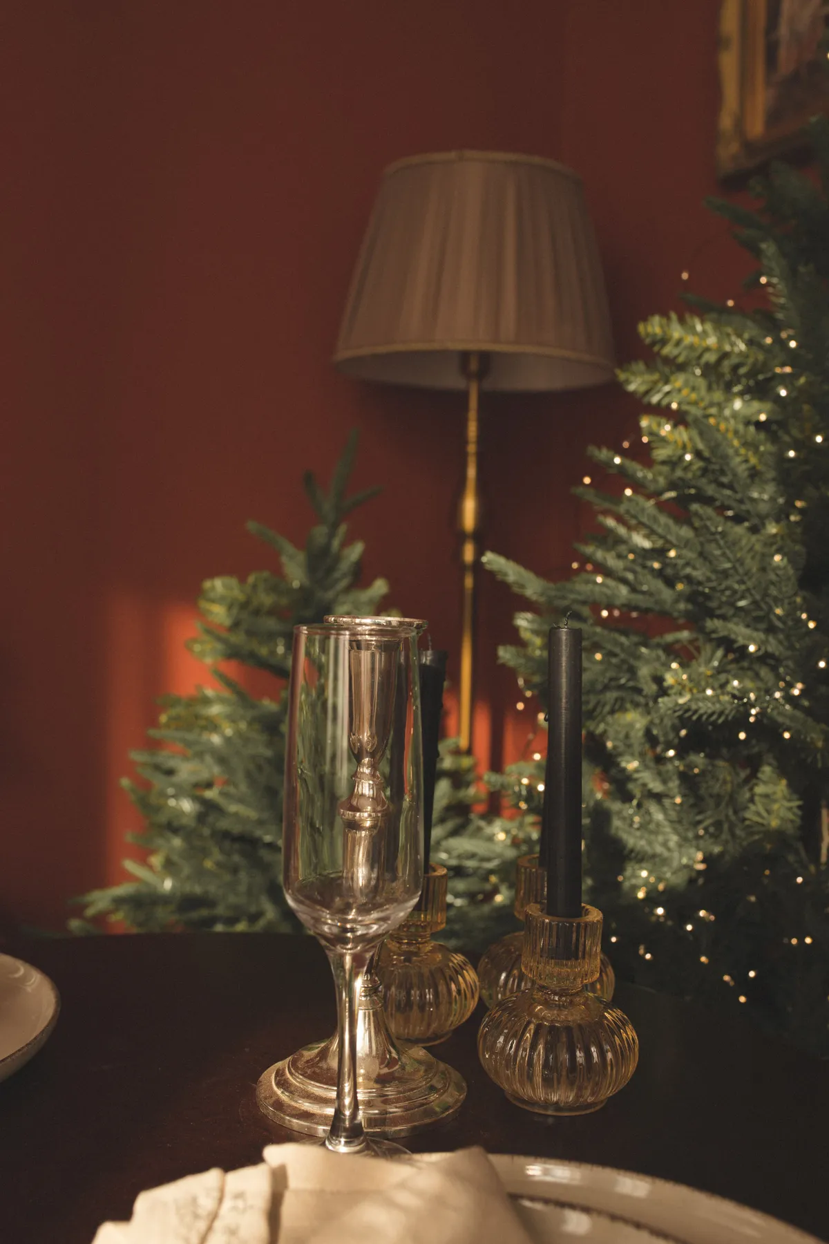 Elegant dining table with festive decor and warm ambiance for celebrations.