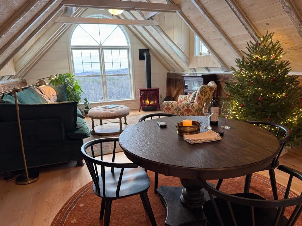 Elegant Private Barn Apartment in E Dover with 50 mile view, East Dover  (updated prices 2026)