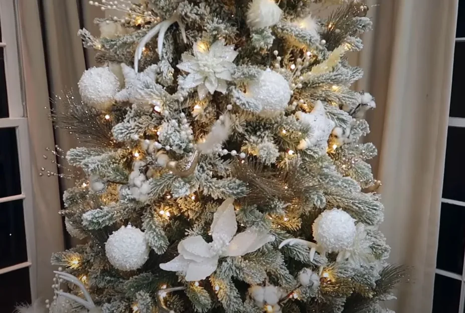 Farmhouse Christmas Decor Ideas Focused Around Simplicity