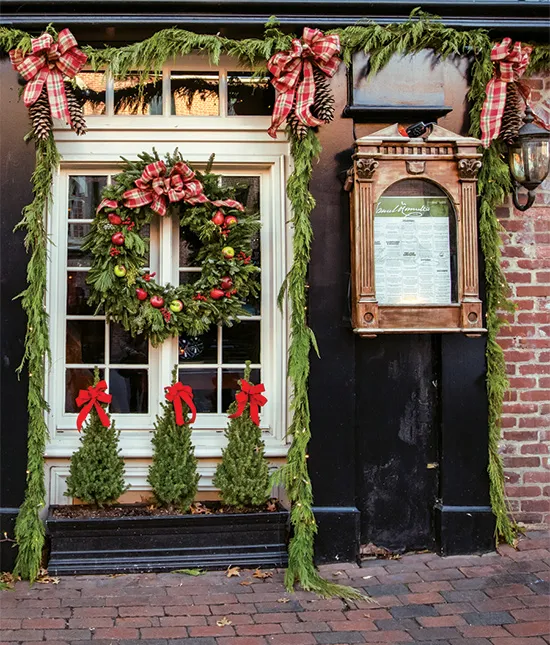 Festive Storefront Decor Ideas for the Holidays | LGM Glass