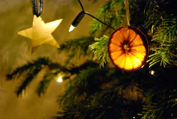 Fickle Sense: Simple Dried Orange Christmas Tree Decorations