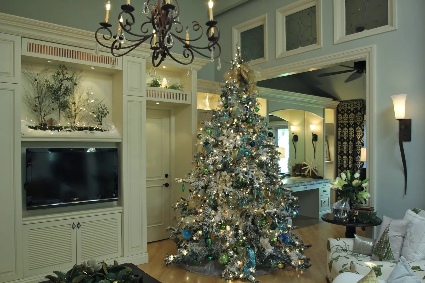 Glamorous and Chic Christmas Tree Decoration Ideas – A Must-Read Guide -  Your Coffee Break