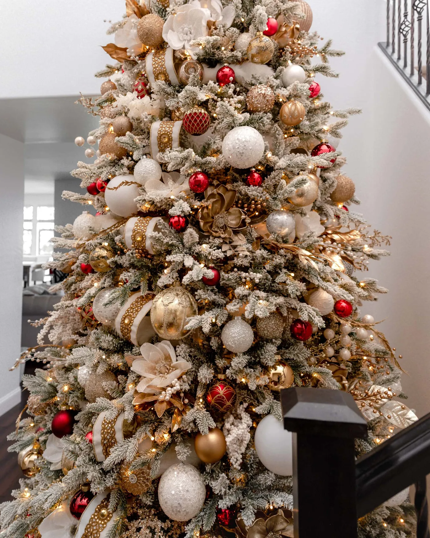 Gold Christmas Tree Ornaments Elegant White And Gold Christmas Tree Holiday  Décor Ideas