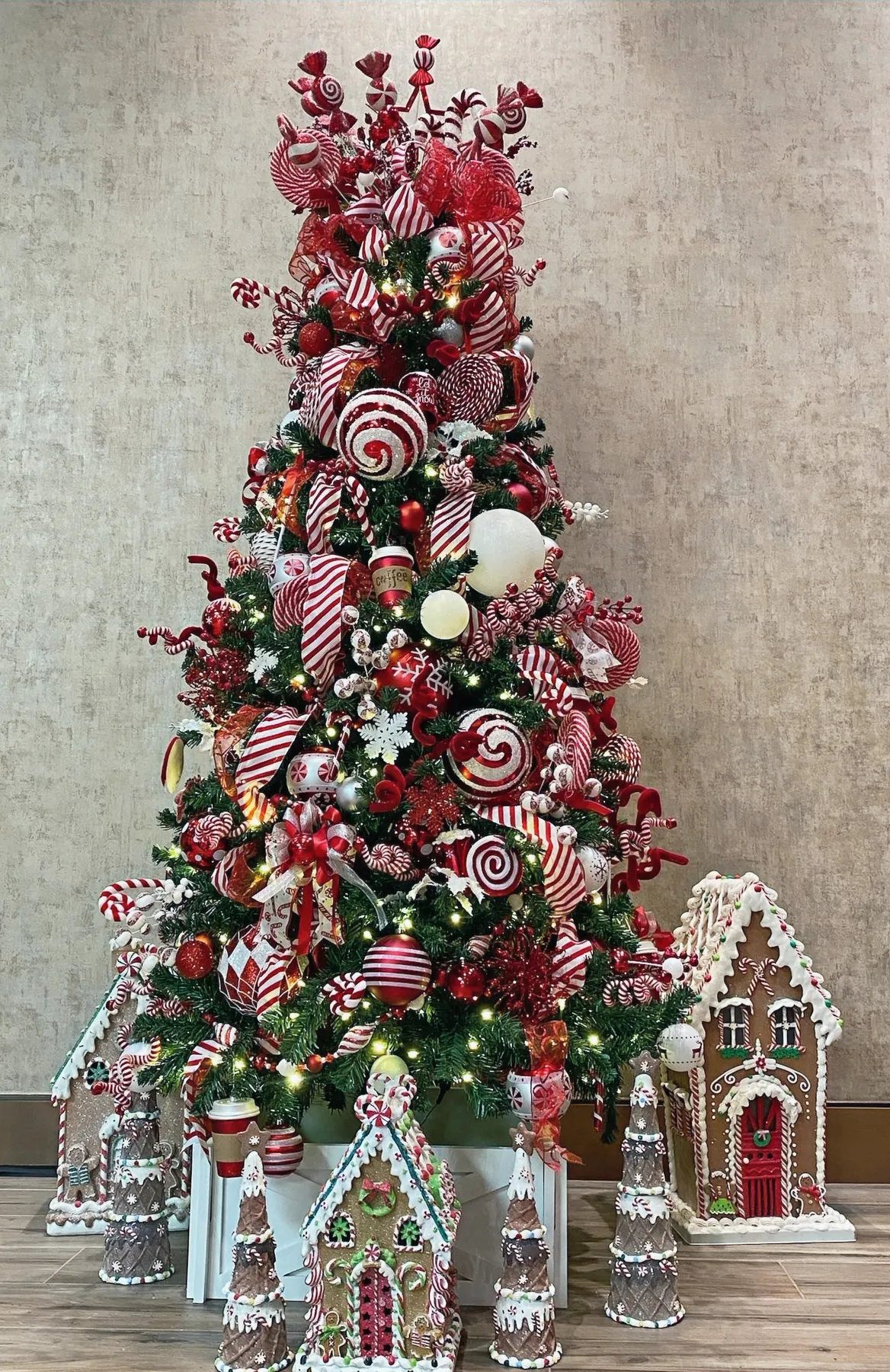 Grand Crimson & Emerald Tree | Golden Forest Events