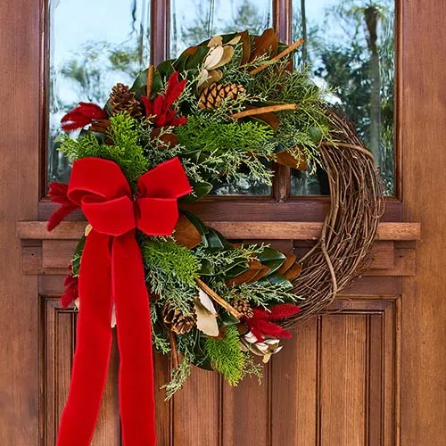 Handmade, Fresh Magnolia Wreaths: The Magnolia Company