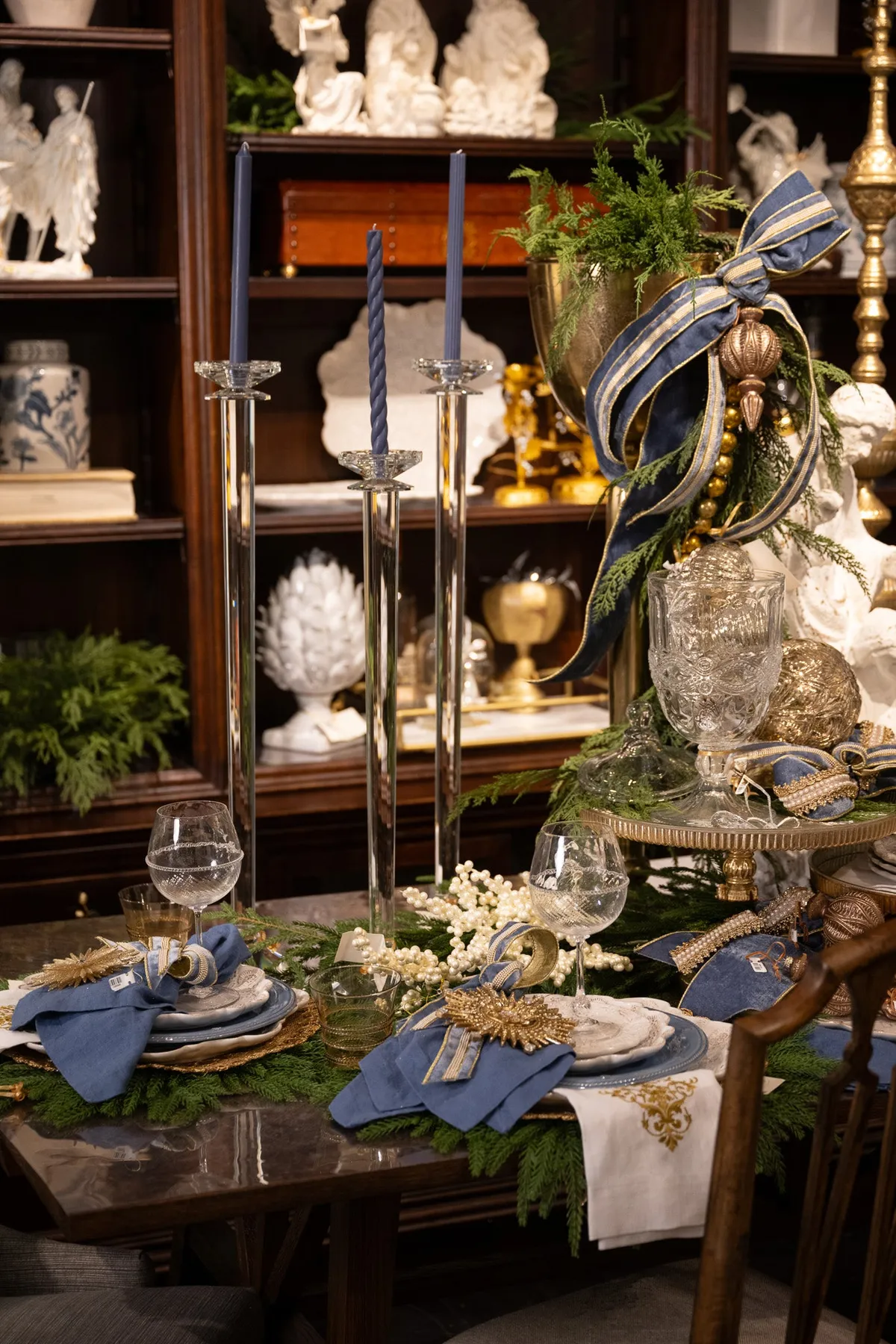 Heavenly Hosts: Glamorous Holiday Entertaining – Nell Hill's