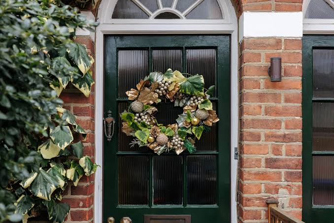 How Door Caulking Prevents Heat Loss in Winter | Energy-Saving Guide -  Kettle Contracting