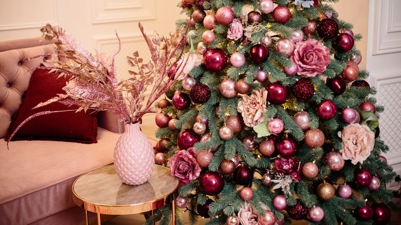 How To Achieve The Perfect Monochromatic Christmas Tree