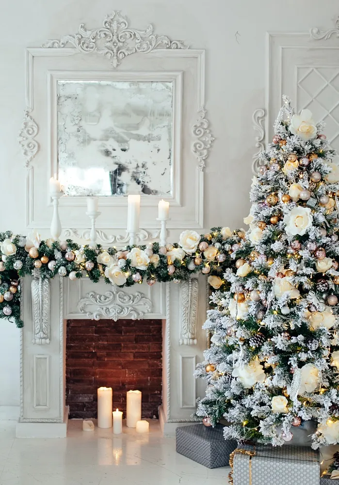 How to Coordinate Your Christmas Tree with Your Mantel