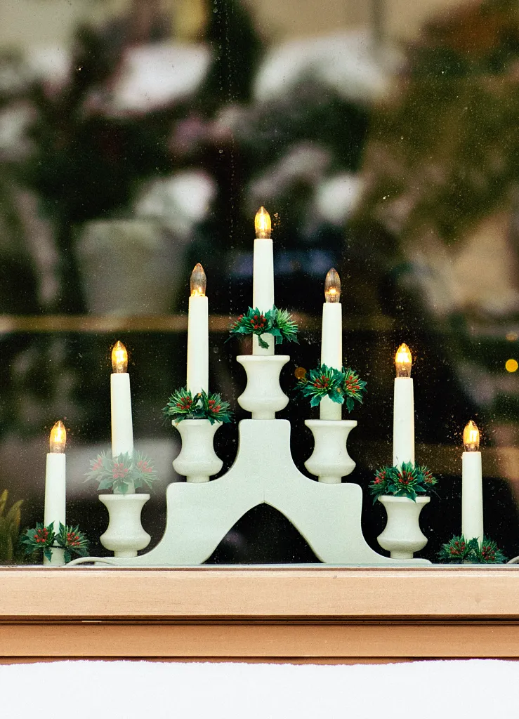 How to Create the Thrilling Magic of Scandinavian Christmas Decorating