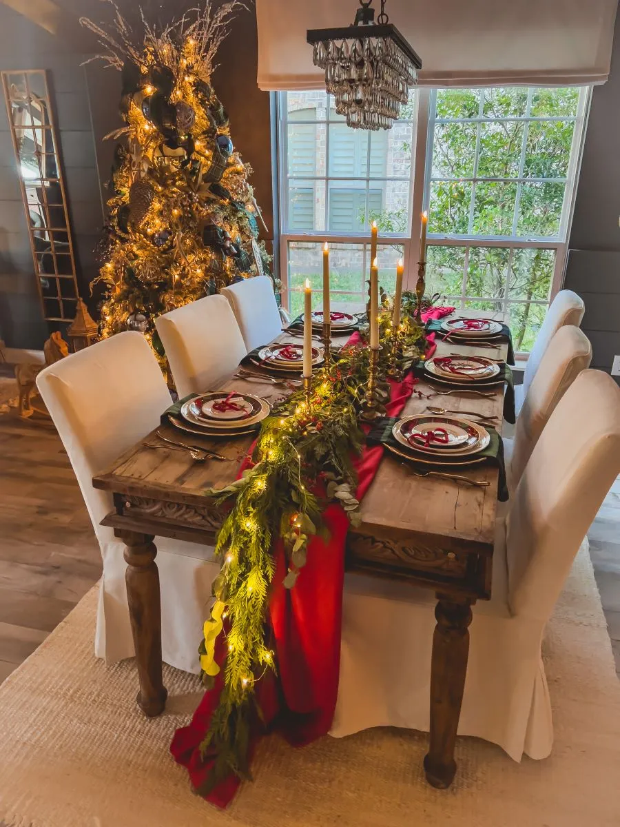 How to Decorate a Beautiful Christmas Table on a Budget -