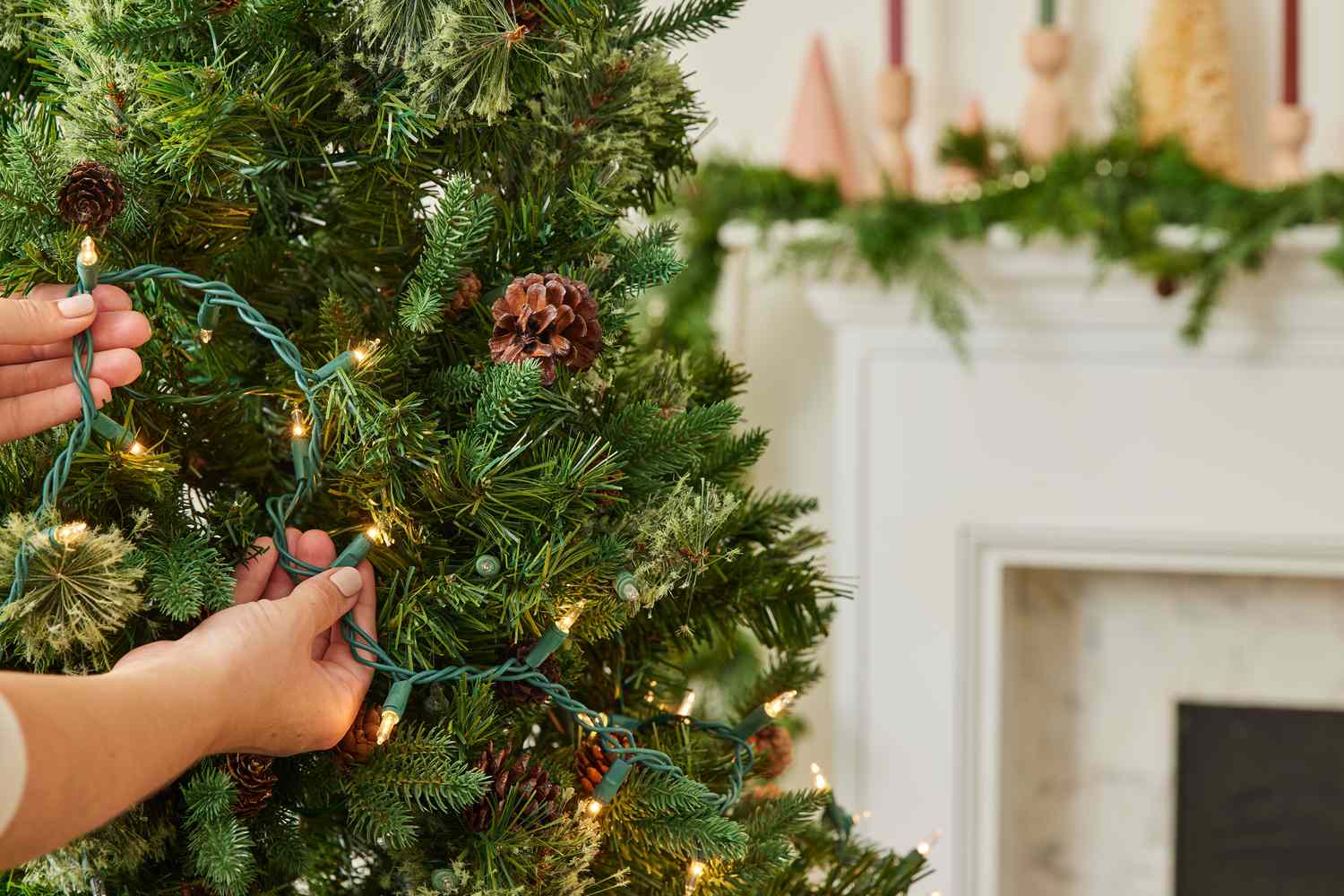 How to Decorate a Christmas Tree
