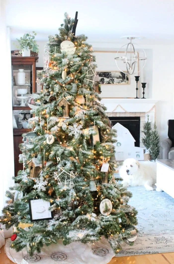 How to Decorate a Christmas Tree Professionally with Ribbon