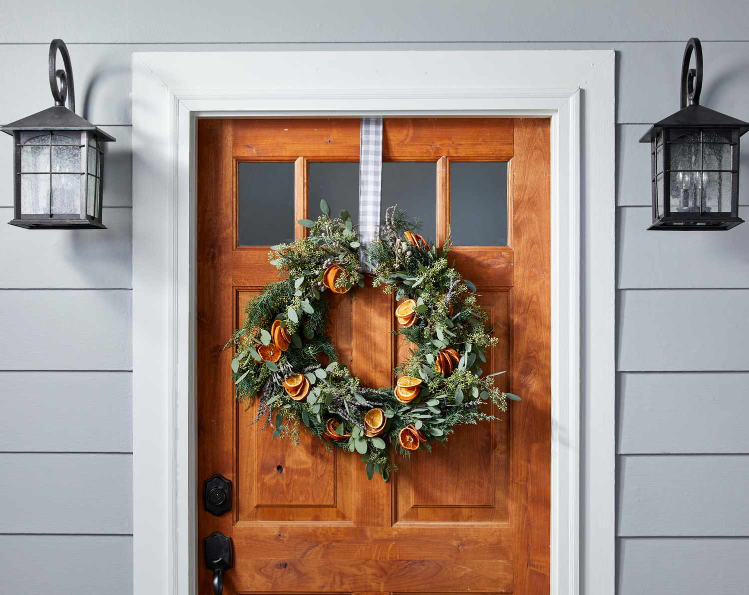 How to Decorate a Christmas Wreath