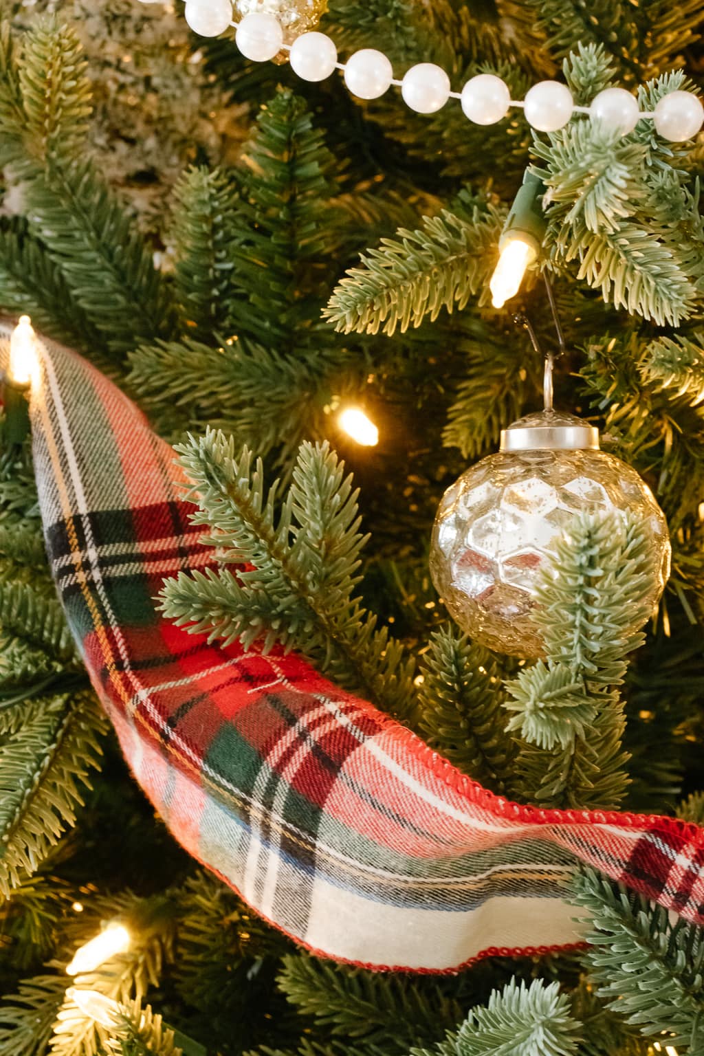 How To Decorate A Nostalgic Vintage Inspired Christmas Tree - Making it in  the Mountains