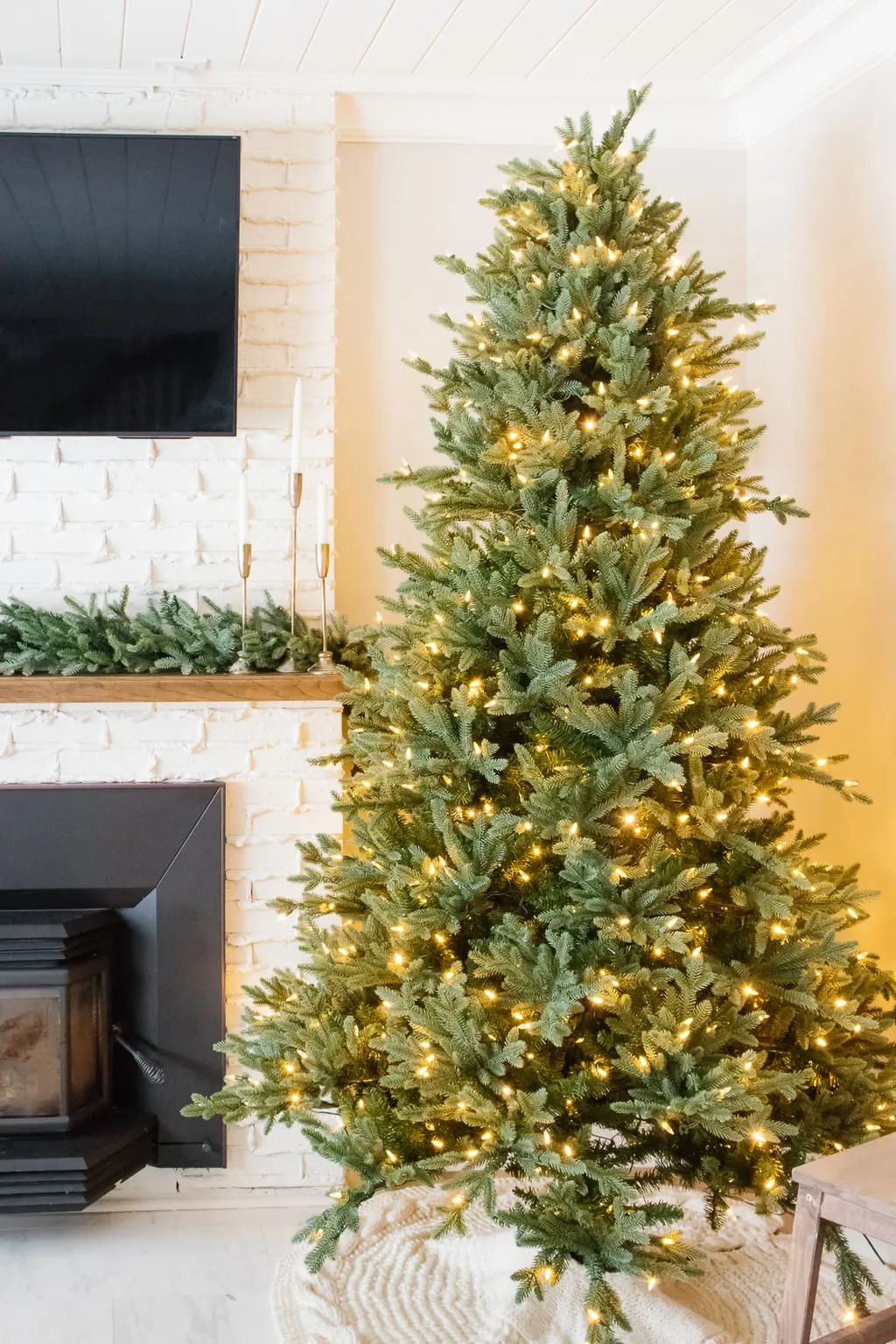 How To Decorate A Nostalgic Vintage Inspired Christmas Tree - Making it in the Mountains