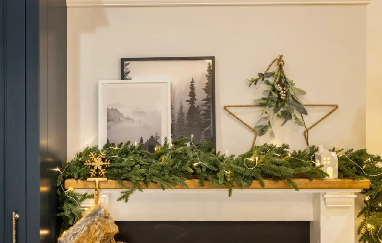 How to Decorate Your Mantlepiece for Christmas