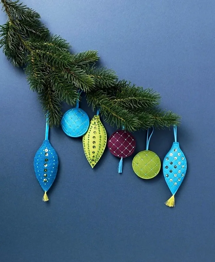 How to Make Christmas Tree Ornaments from Fabric Scraps | Komok