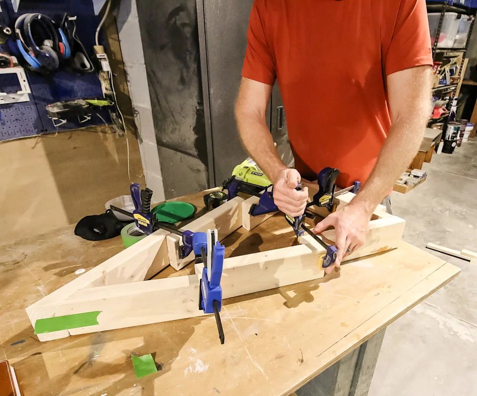 How to Make that viral DIY 2x4 Wood Christmas Tree: A Festive and Easy  Holiday Craft Project