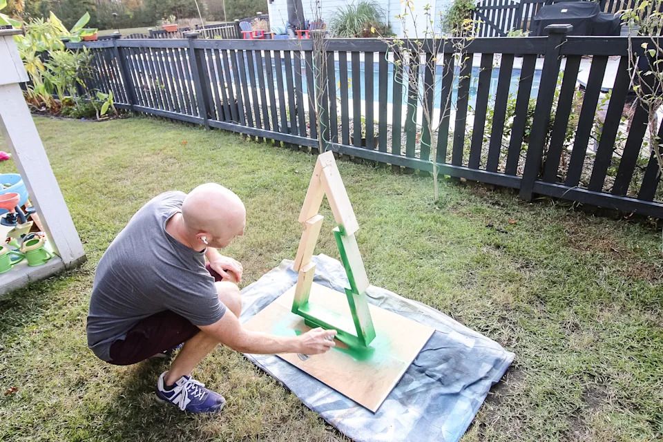 How to Make that viral DIY 2x4 Wood Christmas Tree: A Festive and Easy  Holiday Craft Project