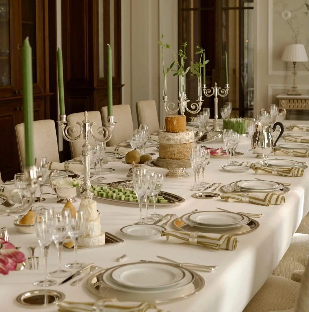 How to Set a Holiday Table: A Guide | Christofle