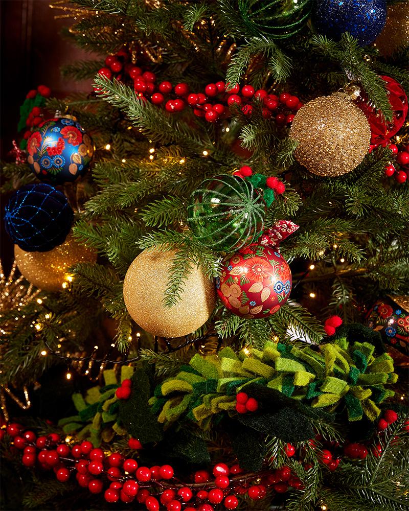 How to Style a Christmas Tree Like a Pro | Liberty