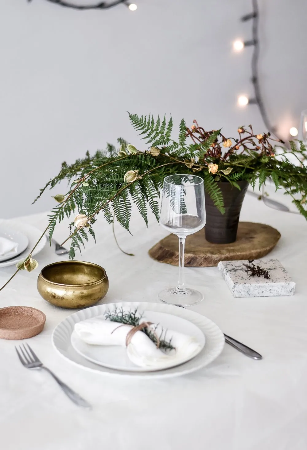 How to Style a Festive Green Table for Holiday