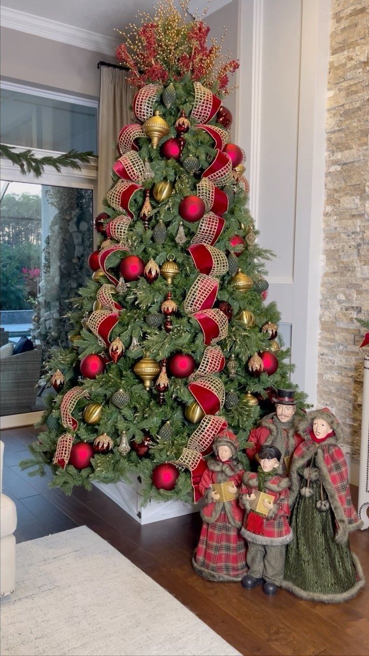 How to Use Christmas Ribbon on Tree: Top Tips and Ideas | Courtney Warren  Home