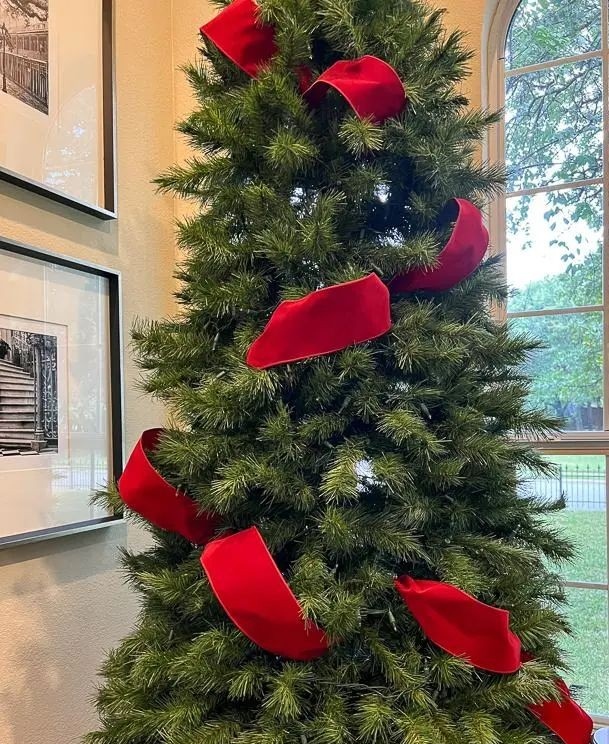 How to Use Christmas Ribbon on Tree: Top Tips and Ideas | Courtney Warren  Home