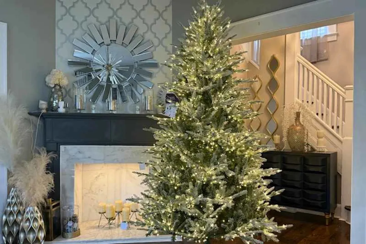I Finally Tested this Viral Pre-Lit Tree — and Now I Understand the  Obsession