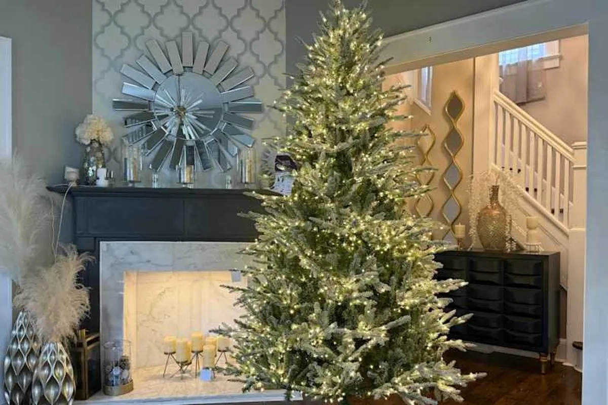 I Finally Tested this Viral Pre-Lit Tree — and Now I Understand the  Obsession