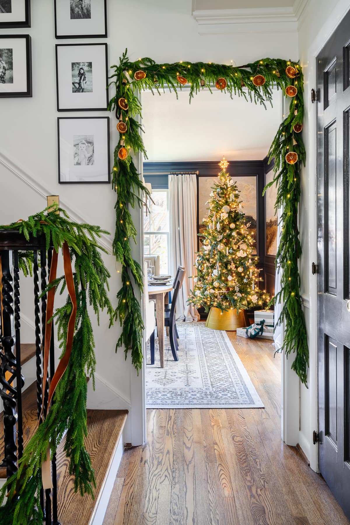 Indoor Christmas Door Garland Artificial Christmas Wreath, 20-inch  Simulated Pine Needle Garland For Door Hanging,