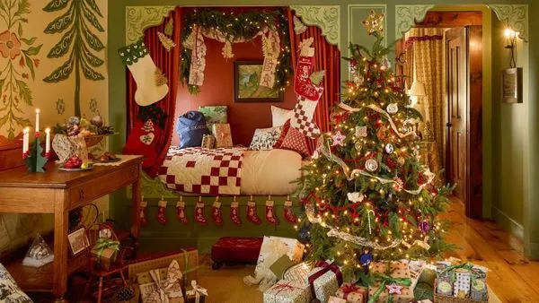 Joanna Gaines's Christmas Living Room Reinvents '90s…