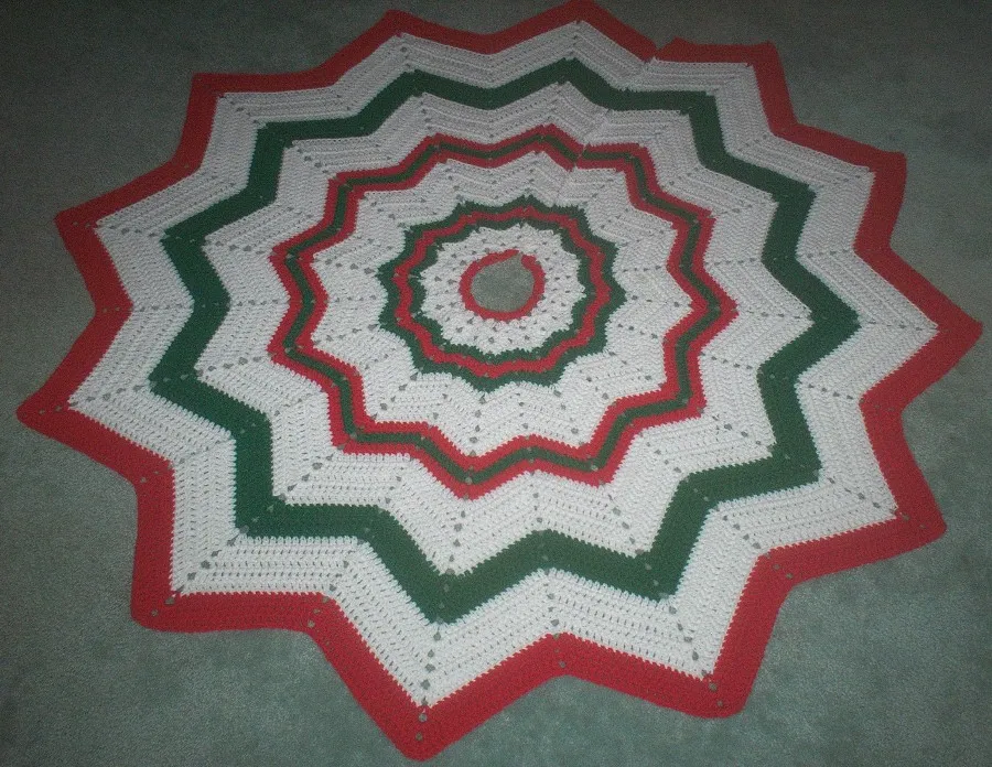Kari's Crafts: Round Ripple Christmas Tree Skirt